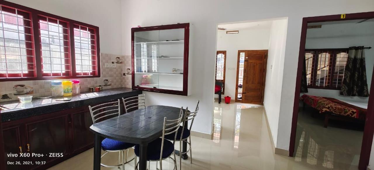 Spice Cottage Homestay Текади Екстериор снимка