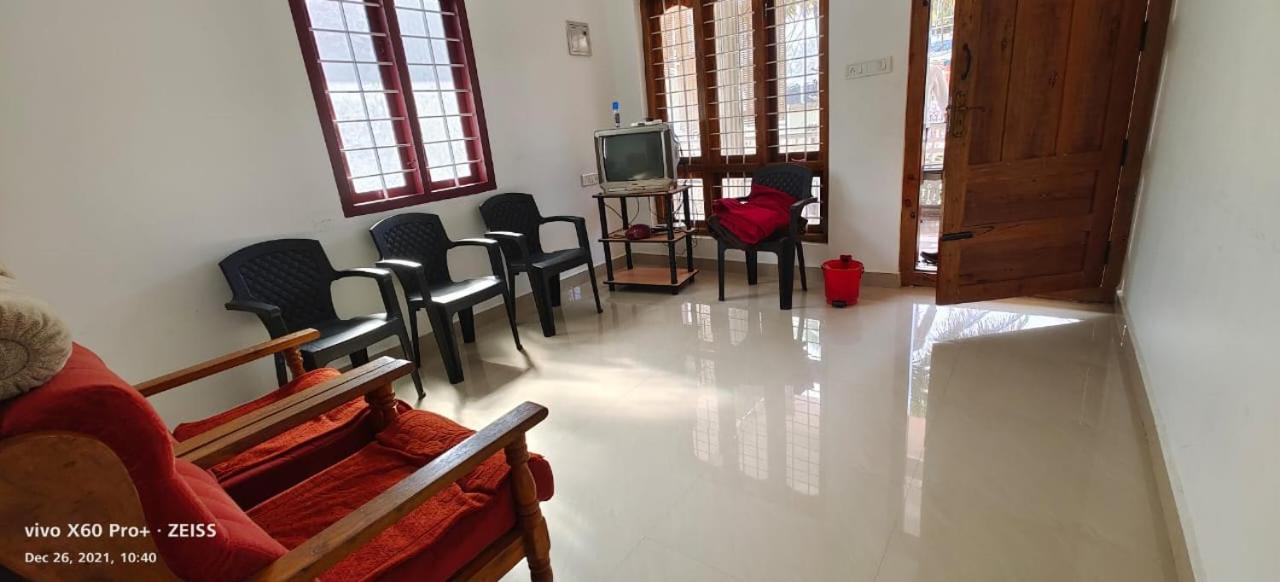 Spice Cottage Homestay Текади Екстериор снимка