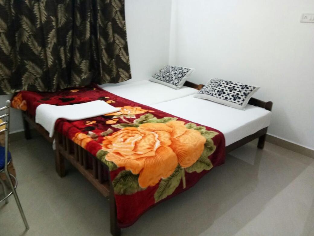 Spice Cottage Homestay Текади Екстериор снимка